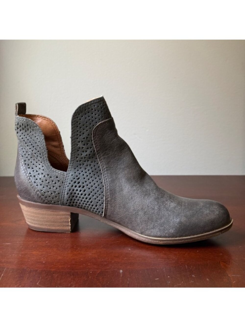 Lucky Brand Perforated Leather Ankle Boots Western Style Gray Womens Size 8.5 St - Picture 8 of 11